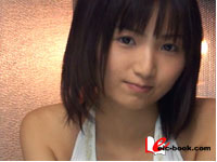 山口美羽 白いビキニ水着