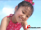 「天使の絵日記」愛佳 11才　満開の桜に満面の笑み