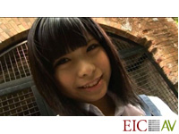 ミルクを舐める少女 水月かおる